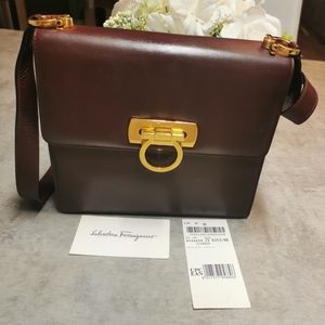 💯% Authentic Ferragamo Crossbody Bag (8.3x7.4x2.9)